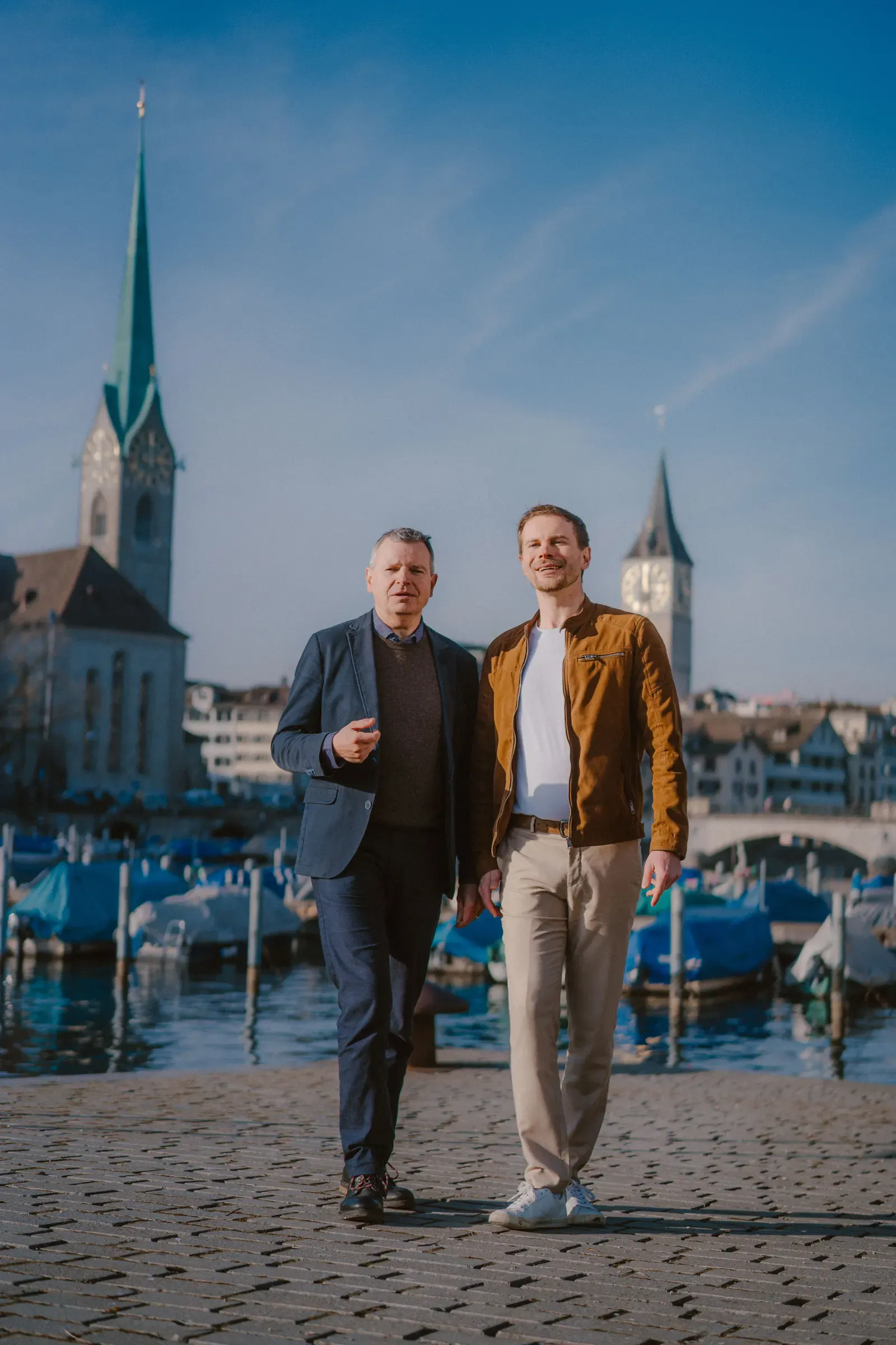 Zwei Männer im Gespräch in der Zürcher Altstadt, Kampagnenbild